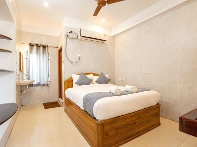 Hotel Arya Grand