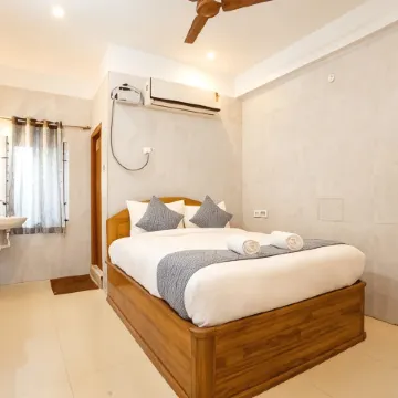Hotel Arya Grand