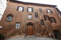 Palazzo del Magnifico B&B Hotels near Duomo di Siena