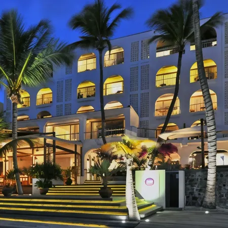 Holland House Beach Hotel