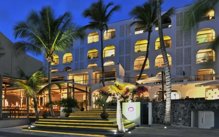Holland House Beach Hotel