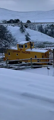 Beautifully Renovated Yellow Union Pacific Caboose, Tehachapi Overlooking Cable