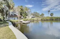 WATERFRONT CATCH OF THE DAY-PRIVATE DOCK- GULF ACCESS! KAYAK-SCALLOP-FISH!