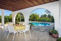Amazing Pool, Complete Privacy, Amenities and Beach Nearby - Private Pools