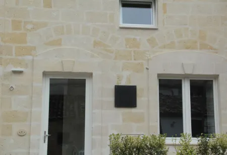 Lamia Room Rentals Отели рядом с достопримечательностью «Cripta del Peccato Originale»