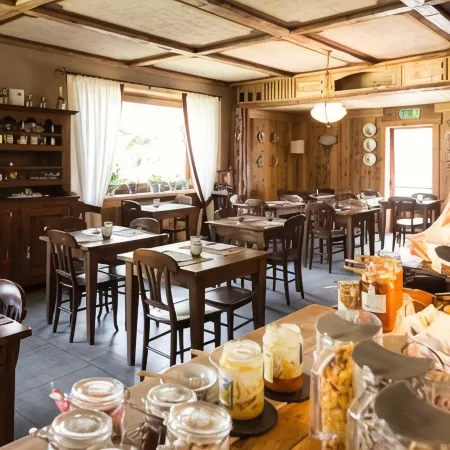 Laghetto Alpine Hotel & Restaurant