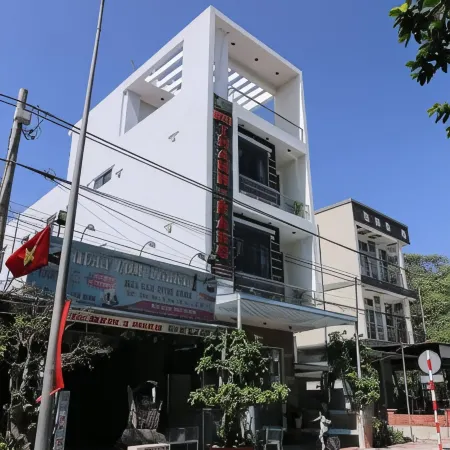 Thanh Trang Hotel Отели рядом с достопримечательностью «Пляж Датзок»
