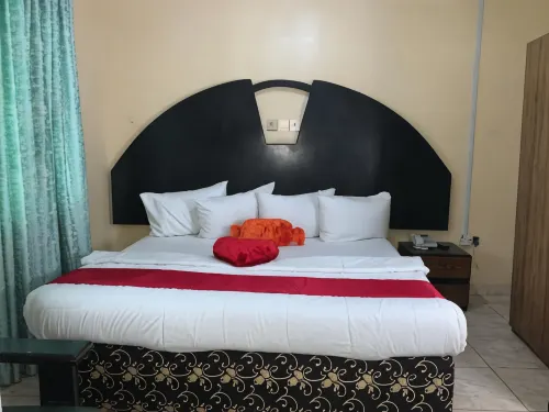 Senator's Suites and Towers Hotel