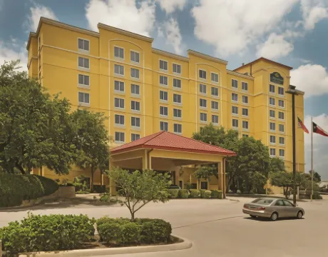 La Quinta Inn & Suites by Wyndham San Antonio Medical Ctr NW