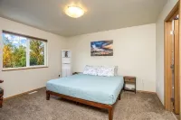 Mountain View Haven - Luxe Townhouse w/ King Suite & Walk-In Closet