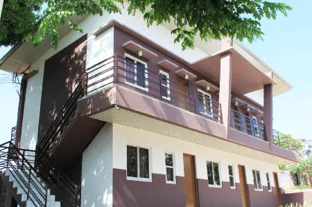 Alberto's Lodging House