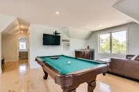 Beachfront Luxury Home-Lake Views, Fire Pit, Large Yard, Game Room-Walk to Town