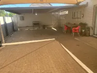 คาลิดอน โอเวอร์ไนท์ รูมส์ โรงแรมใน