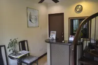 Twin Pines Suites Các khách sạn ở Tagaytay