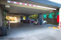 エアポート アスコット モーテル - 駐車場