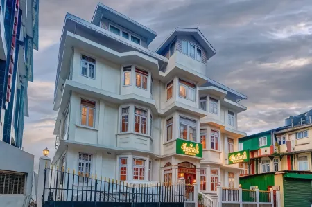 Muscatel Spring Burn - 100 MTS from Mall Road Отели рядом с достопримечательностью «Darjeeling Himalayan Railway Toy Train»