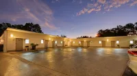Route 66 Motor Inn - parking
