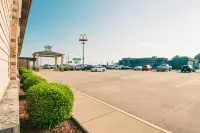 Super 8 by Wyndham McLean/Bloomington SW - Motels