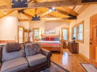 Gorgeous Mountain Views and Cozy Fireplace - Rustic River Sanctuary