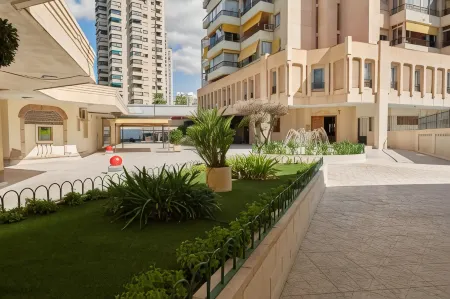 Sonrisa Deluxe Apartments, Levante Отели рядом с достопримечательностью «Л'Илья де Бенидорм»