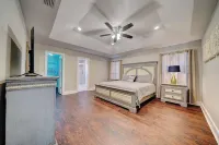 Sunshine Stay! 3bed/2bath home with POOL & GAME ROOM! Sleeps 10