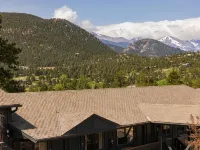 Trailborn Rocky Mountains Outpost - Bãi đậu xe