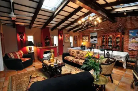 Casa Flores Bed & Breakfast