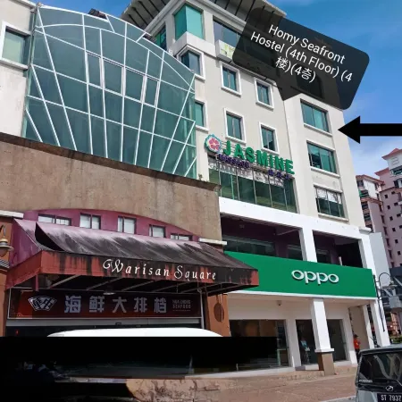 Homy Seafront Hostel Отели рядом с достопримечательностью «Торговый центр Oceanus Waterfront Mall»
