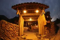 Dinh Da H'Mong - Karsterly Rock Lodge Hotel di Đồng Văn