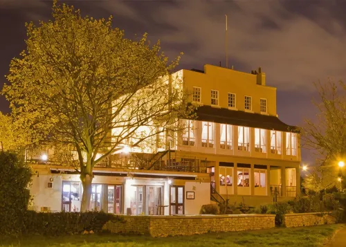Royal Hotel, Bar & Grill Hotels in Rainham