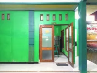 Puspa Tiara Syar'i Guci Mitra RedDoorz Hotel dekat Pasar dan Terminal OW Guci