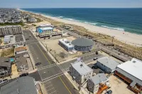 Beach Block Penthouse • Steps to Boardwalk & Beach • Ocean Views