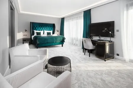 Hotel Zlaty Klucik - Golden Key with Luxury Spa Отели рядом с достопримечательностью «Ferex»