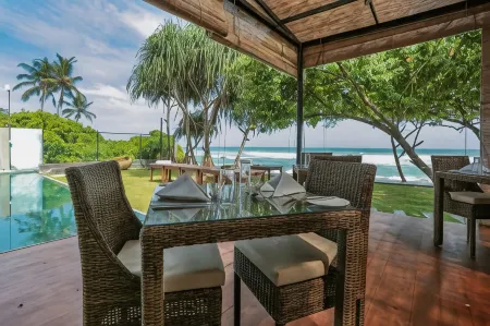 Beach & Bliss Mirissa Отели рядом с достопримечательностью «NIBM Matara Branch»