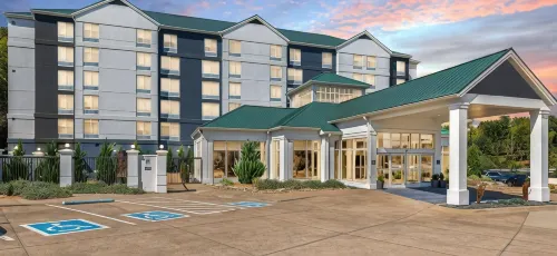 Crowne Plaza NASHVILLE AIRPORT by IHG - جاكوزي