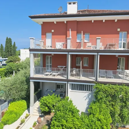 Vialeromadodici Rooms & Apartments