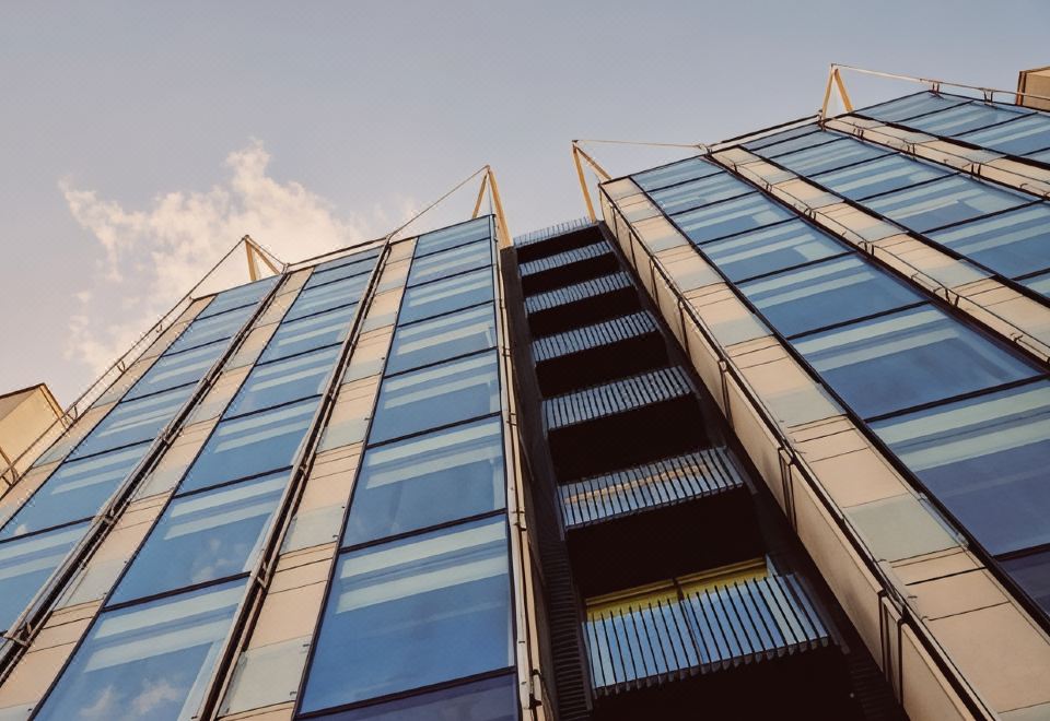 더 에모리, 메이본의 모던한 외관