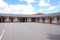Country Lodge Motor Inn - Motels