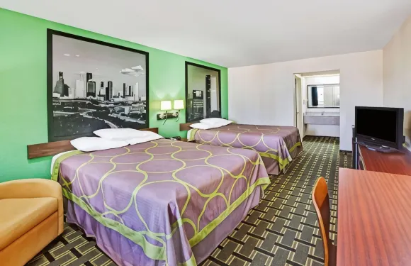 貝敦/I-10 温德姆速 8 酒店