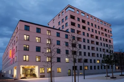 Hampton by Hilton Regensburg Các khách sạn gần Altes Rathaus