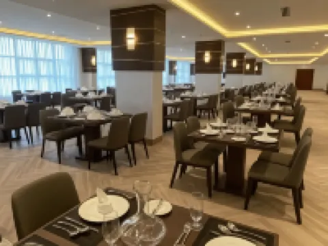 The Plaza Hotel & Resort โรงแรมในซาลาลาห์