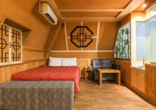 Oryu Seven Hotels near Abraham Park Kenneth Vine Collection Museum