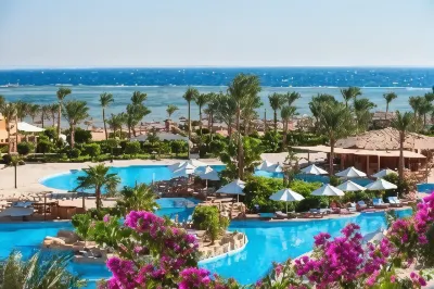 Amwaj Oyoun Resort & Casino Hotels near Rixos Beach