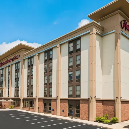 Hampton Inn Boston/Marlborough Отели рядом с достопримечательностью «Tougas Family Farm»
