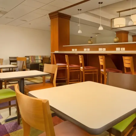 Fairfield Inn & Suites Marshall