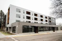 The Bear Den in Downtown Bozeman: Penthouse With Mountain Views のホテル