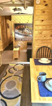 Authentic Train Caboose!  Less Than 5 Minutes to Desoto Park, Falls, Mentone