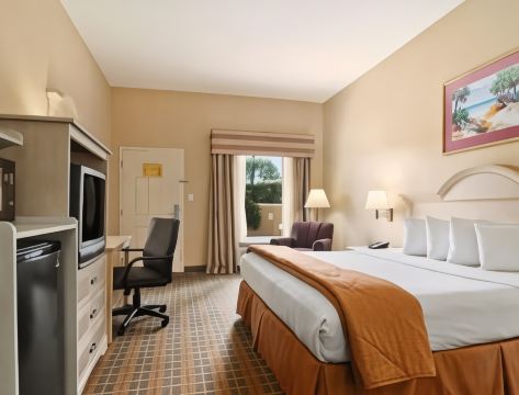 Baymont by Wyndham Crestview