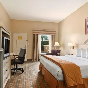 Baymont by Wyndham Crestview