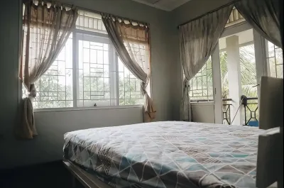 Villa Puri Gunung Geulis - Cozy Staycation Pesona Cilebut 주변 호텔